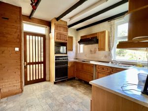 KITCHEN- click for photo gallery